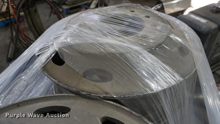 image for item DN9389 (8) 11R24.5 aluminum wheels