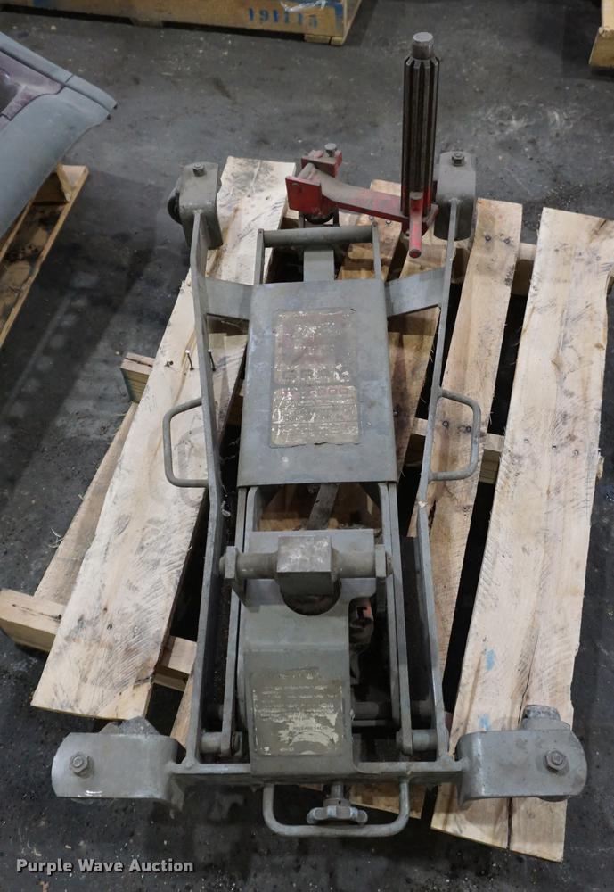 image for item DN9390 (2) jacks