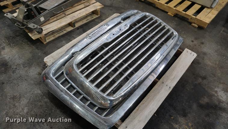 image for item DN9392 Freightliner Cascadia truck parts