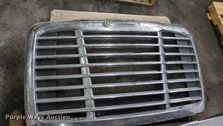 image for item DN9392 Freightliner Cascadia truck parts