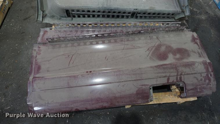 image for item DN9392 Freightliner Cascadia truck parts