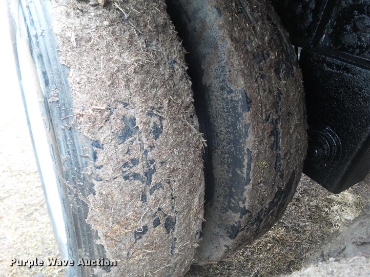 image for item DZ9270 1999 Merritt double hopper bottom grain trailer