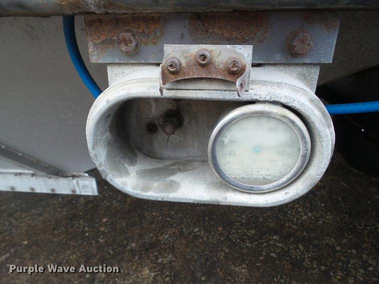 image for item DZ9270 1999 Merritt double hopper bottom grain trailer