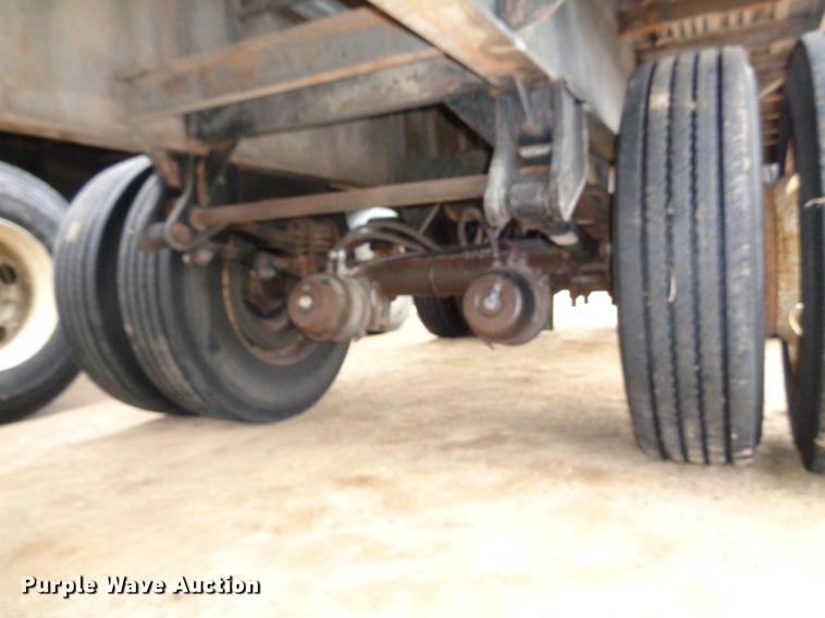 image for item EC9497 1994 Utility flatbed trailer