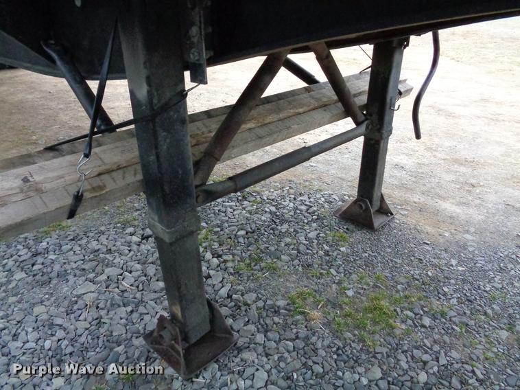 image for item EC9497 1994 Utility flatbed trailer