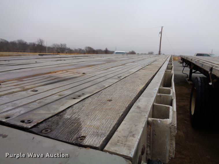 image for item EC9497 1994 Utility flatbed trailer