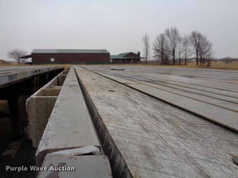 image for item EC9497 1994 Utility flatbed trailer