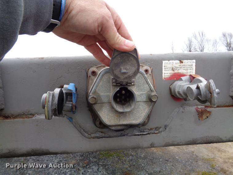 image for item EC9497 1994 Utility flatbed trailer