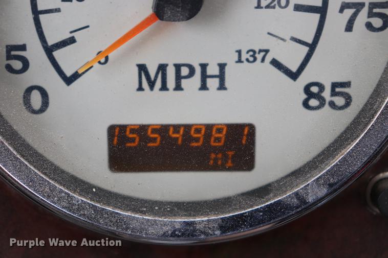 image for item EC9499 2001 International 9200i semi truck