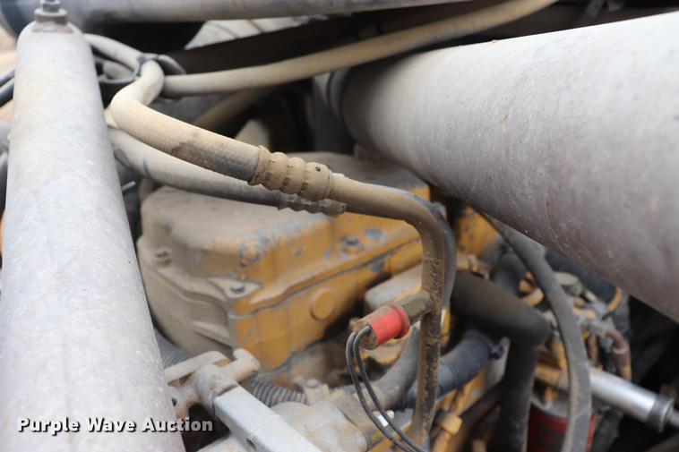 image for item EC9499 2001 International 9200i semi truck