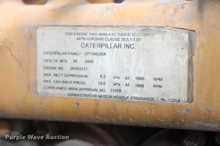 image for item EC9499 2001 International 9200i semi truck