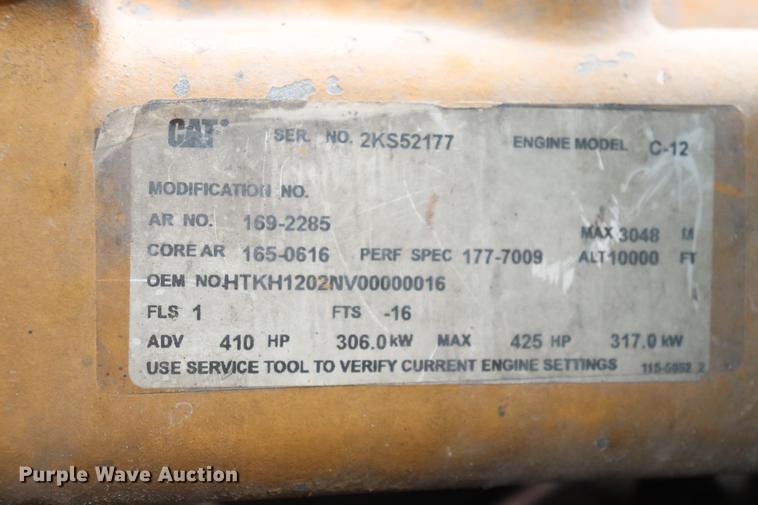 image for item EC9499 2001 International 9200i semi truck