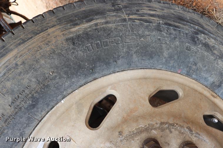 image for item EC9499 2001 International 9200i semi truck