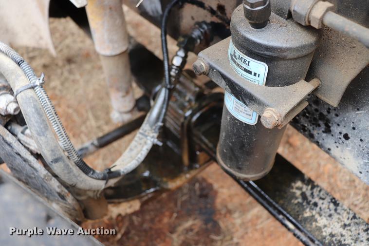 image for item EC9499 2001 International 9200i semi truck