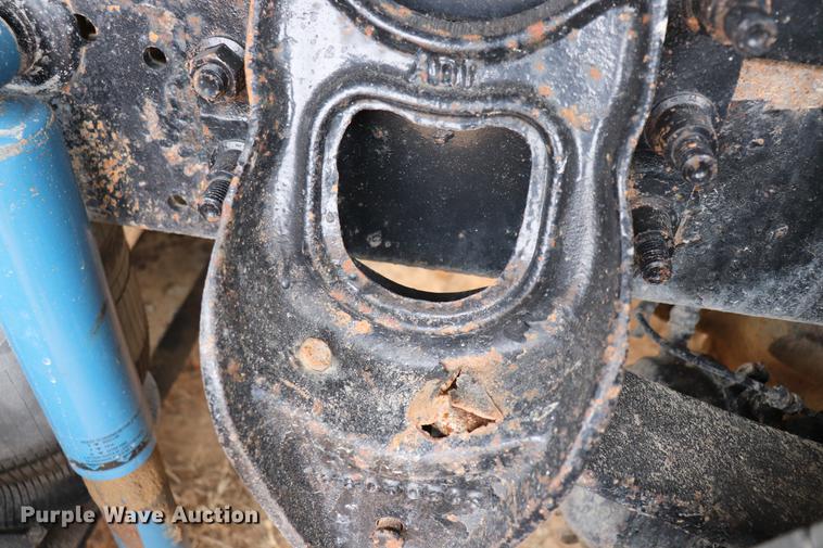 image for item EC9499 2001 International 9200i semi truck