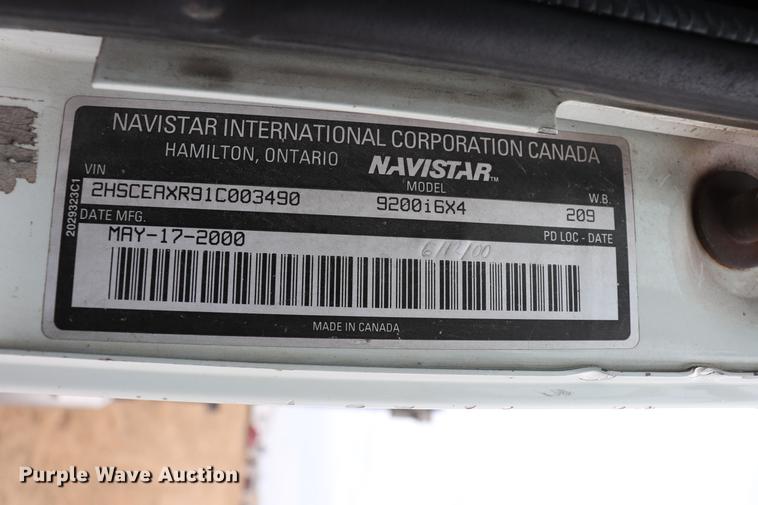 image for item EC9499 2001 International 9200i semi truck