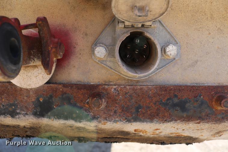 image for item EH9708 1998 Reinke AS48096C flatbed trailer