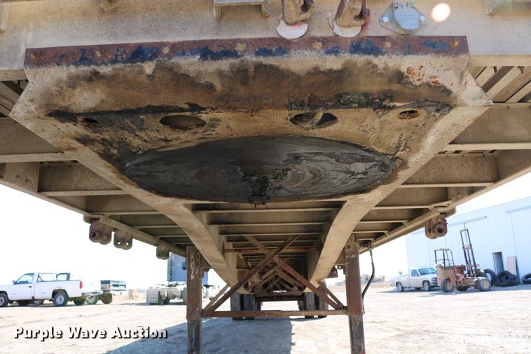 image for item EH9708 1998 Reinke AS48096C flatbed trailer