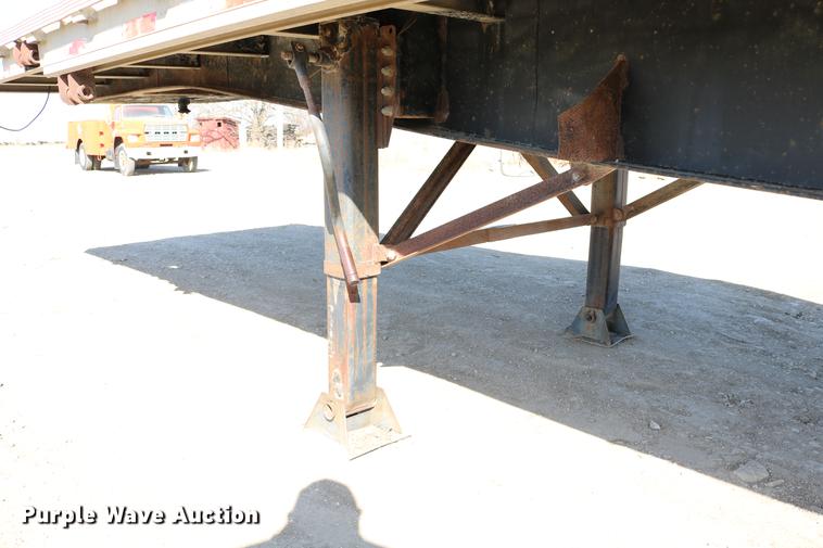 image for item EH9708 1998 Reinke AS48096C flatbed trailer