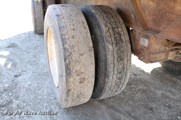 image for item EH9708 1998 Reinke AS48096C flatbed trailer