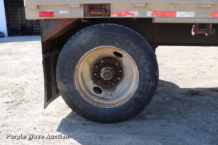 image for item EH9708 1998 Reinke AS48096C flatbed trailer
