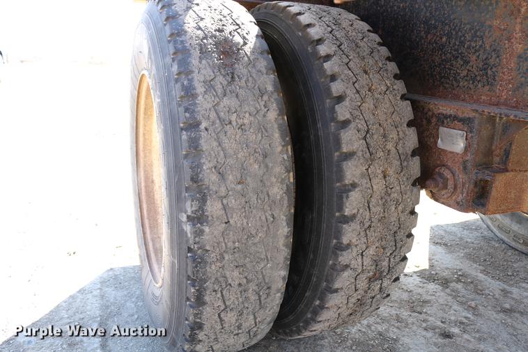 image for item EH9708 1998 Reinke AS48096C flatbed trailer