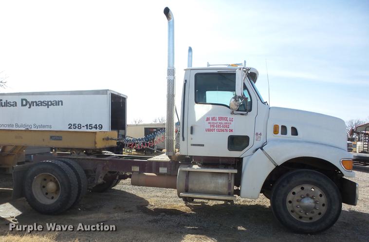 image for item J8535 2001 Sterling L9500 semi truck