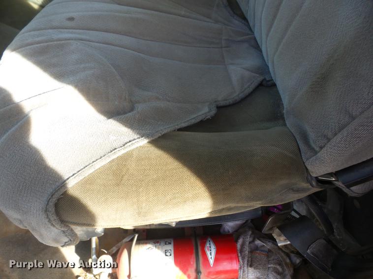 image for item J8535 2001 Sterling L9500 semi truck