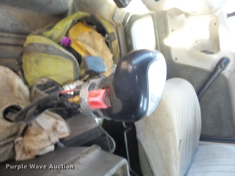 image for item J8535 2001 Sterling L9500 semi truck