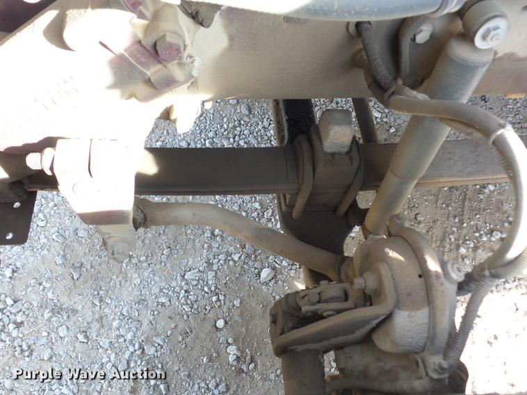 image for item J8535 2001 Sterling L9500 semi truck