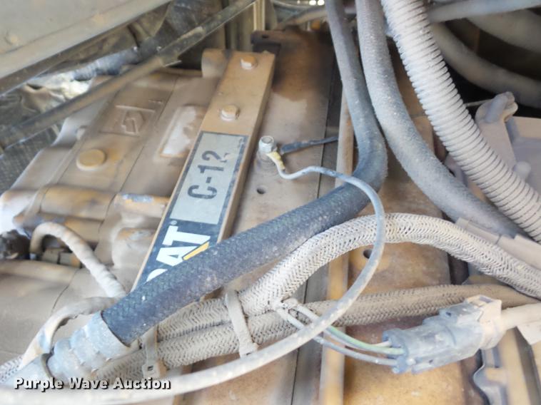 image for item J8535 2001 Sterling L9500 semi truck