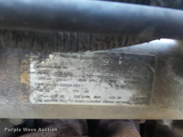 image for item J8535 2001 Sterling L9500 semi truck