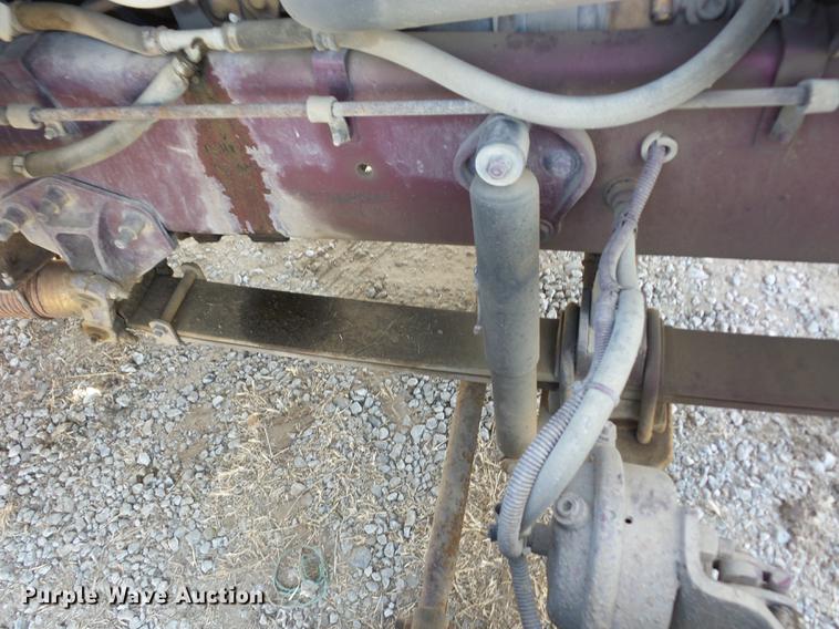 image for item J8535 2001 Sterling L9500 semi truck