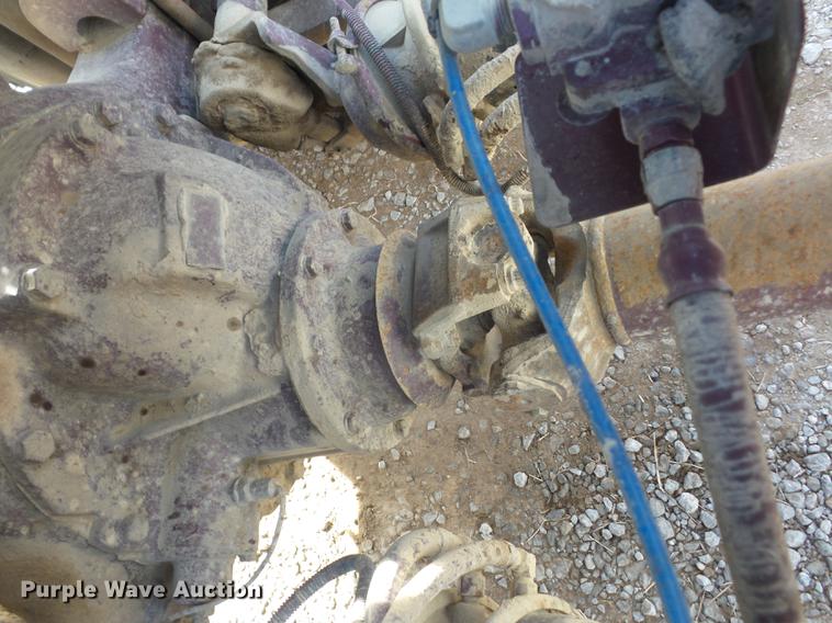 image for item J8535 2001 Sterling L9500 semi truck