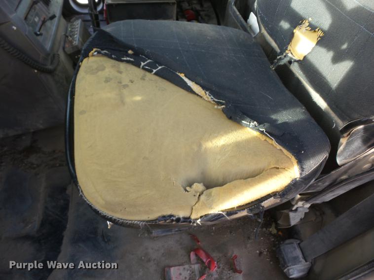 image for item J8537 1991 Mack CH613 truck cab and chassis