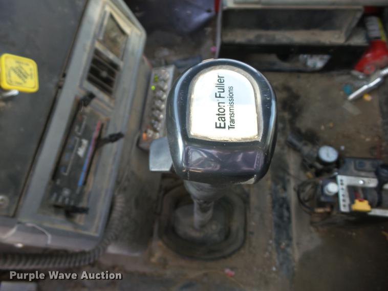 image for item J8537 1991 Mack CH613 truck cab and chassis