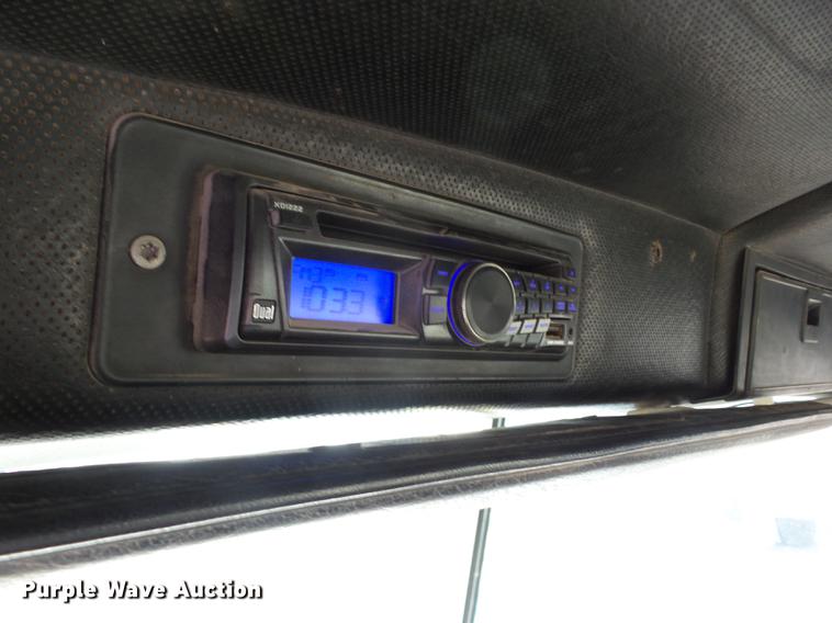 image for item J8537 1991 Mack CH613 truck cab and chassis