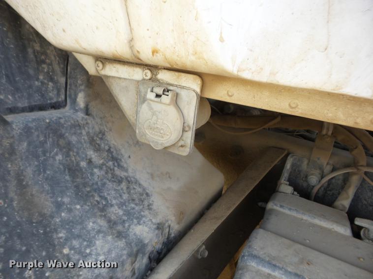 image for item J8537 1991 Mack CH613 truck cab and chassis