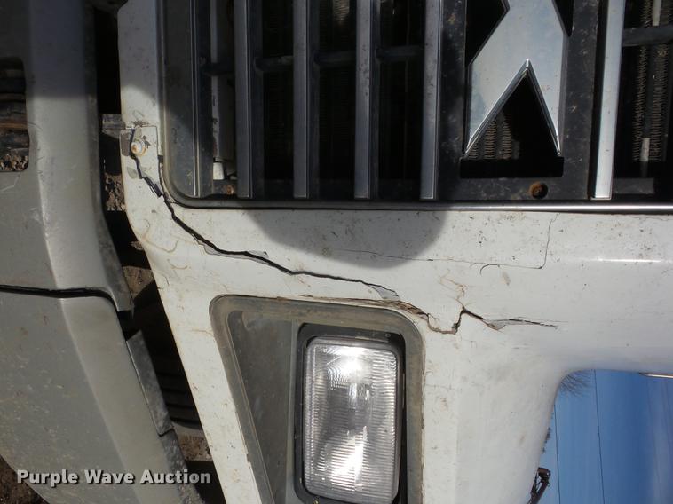 image for item J8537 1991 Mack CH613 truck cab and chassis