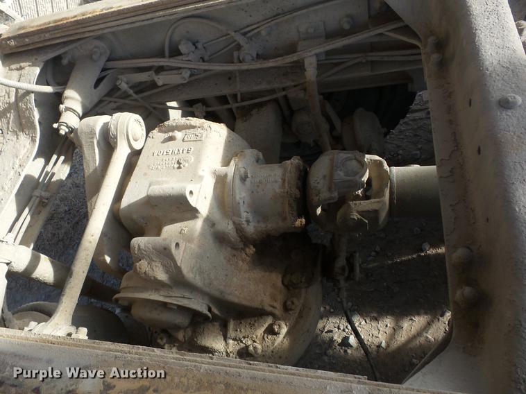 image for item J8537 1991 Mack CH613 truck cab and chassis