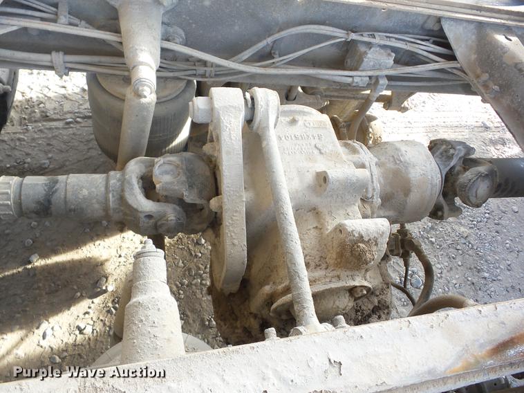 image for item J8537 1991 Mack CH613 truck cab and chassis