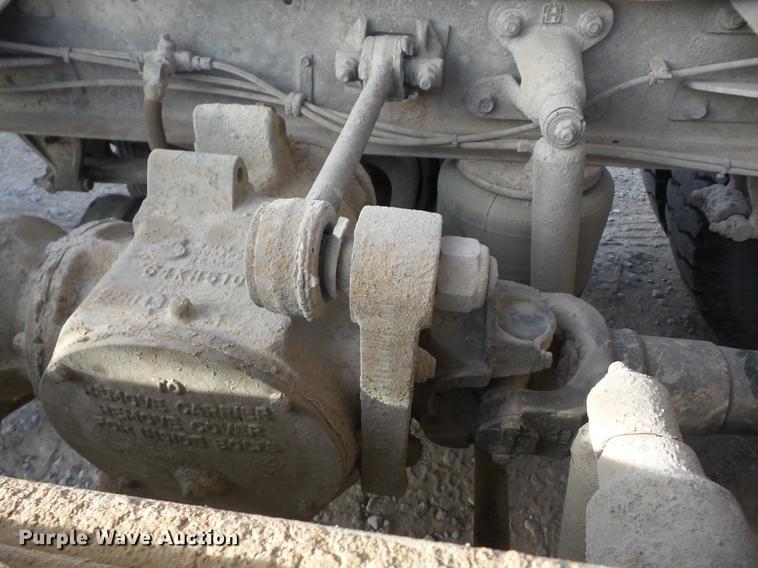 image for item J8537 1991 Mack CH613 truck cab and chassis