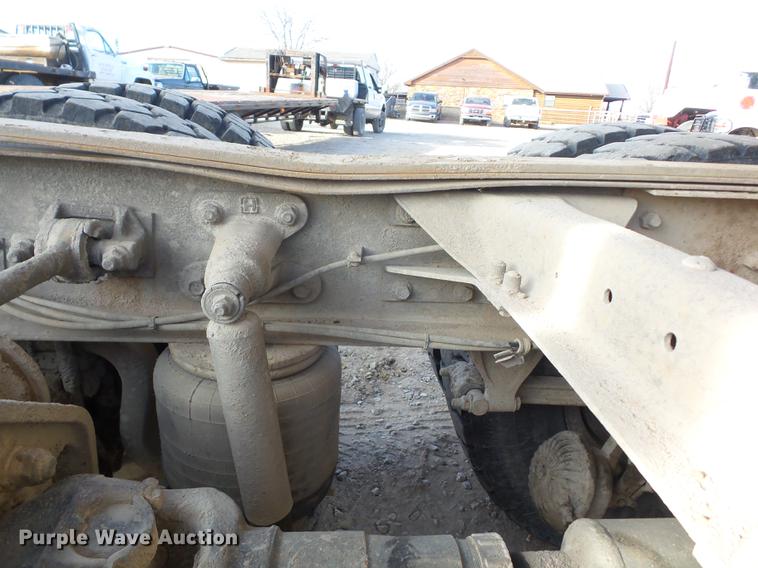 image for item J8537 1991 Mack CH613 truck cab and chassis