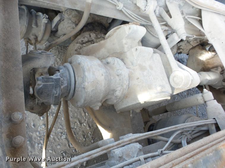 image for item J8537 1991 Mack CH613 truck cab and chassis