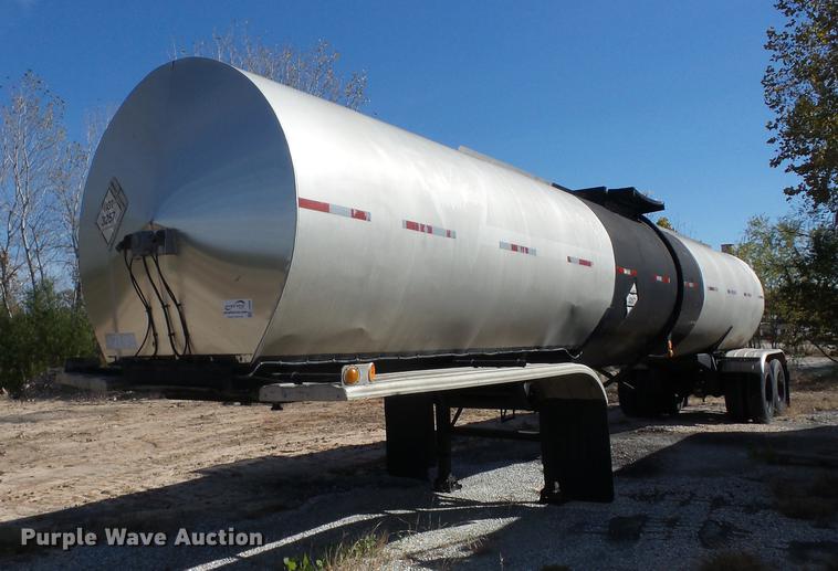 image for item J8586 1987 International asphalt tank trailer