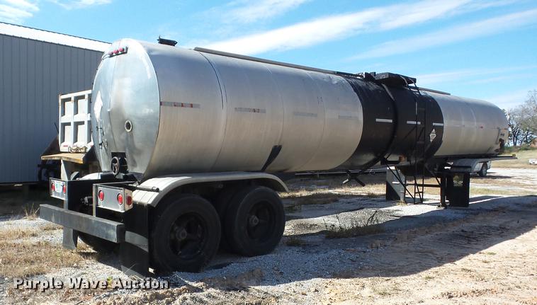 image for item J8586 1987 International asphalt tank trailer