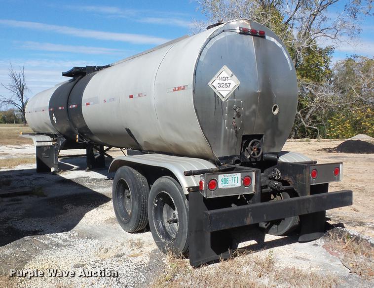 image for item J8586 1987 International asphalt tank trailer