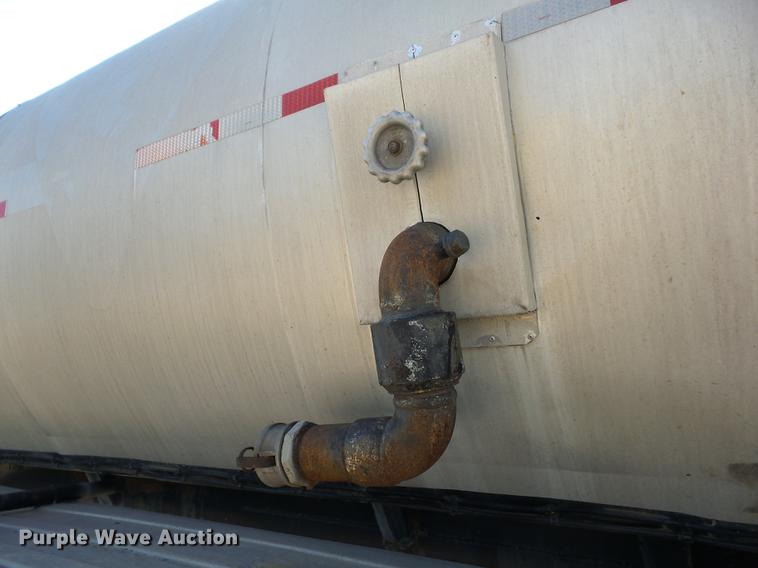 image for item J8586 1987 International asphalt tank trailer
