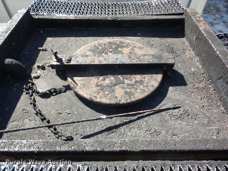 image for item J8586 1987 International asphalt tank trailer