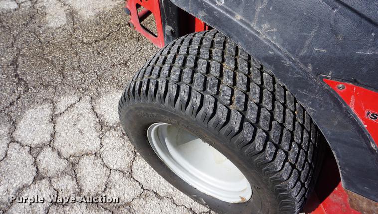 image for item DB0475 2006 Ferris IS3100Z ZTR lawn mower